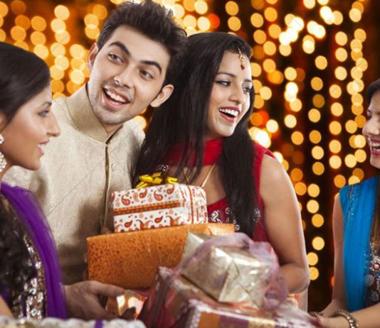 रक्षाबंधन पर हर बहन अपने भाई को ये मैसेज भेजकर बताए दिल की बात !