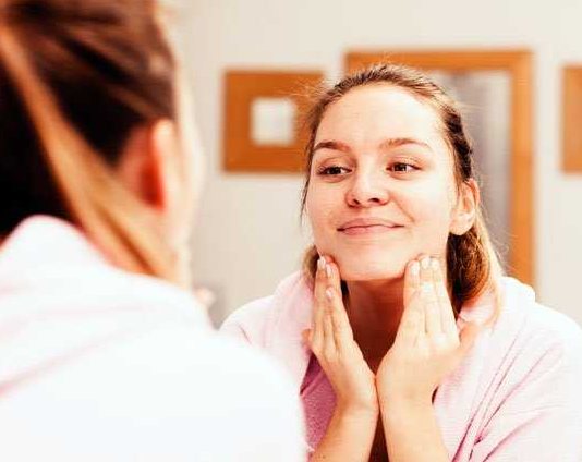 अपनी स्किन को खूबसूरत और चमकदार बनाने के लिए घर पर बनाएं काफी का स्क्रब !