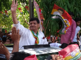 योगी सरकार के खिलाफ शिवपाल यादव ने खोला मोर्चा, कार्यकर्ताओं संग किया प्रदर्शन