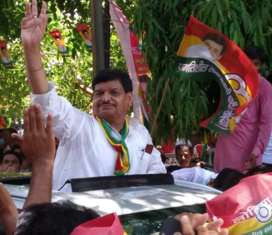 योगी सरकार के खिलाफ शिवपाल यादव ने खोला मोर्चा, कार्यकर्ताओं संग किया प्रदर्शन