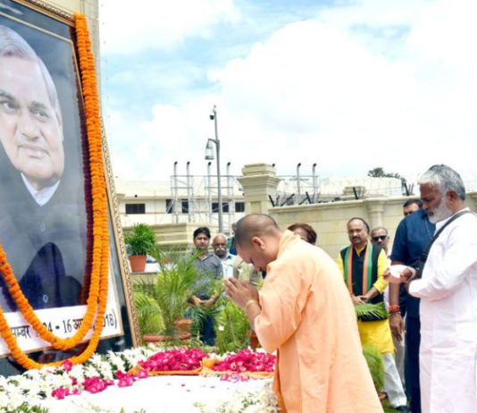 CM योगी बोले- जम्मू-कश्मीर से धारा-370 हटाना अटलजी को सच्ची श्रद्धांजलि !