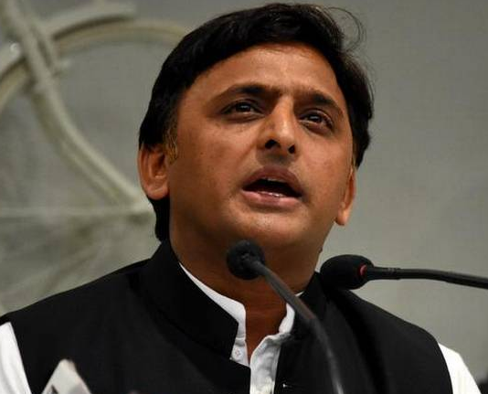 अखिलेश यादव का पलटवार, DHFCL से 20 करोड़ रुपये चंदा लेने वाले ऊर्जा मंत्री बताएं ये रिश्ता क्या कहलाता है?