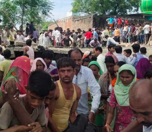 यूपी में दर्दनाक हादसा: मकान का लिंटर गिरा, 30 से ज्यादा मजदूर दबे, ग्रामीणों की मदद से बचाव कार्य जारी