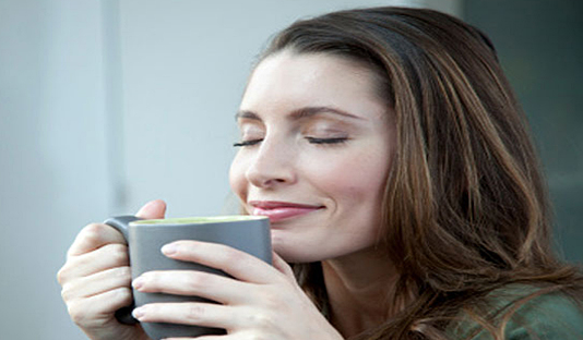 आपके चेहरे के डार्क सर्कल हो जाएंगे खत्म, सिर्फ जान लें कॉफी पीने का ये तरीका