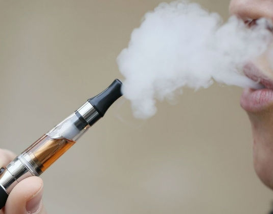 मोदी सरकार ने E-Cigarettes पर लगाया बैन, पीछे की वजह जानकर हैरान रह जाएंगे !