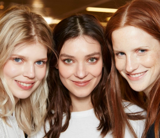 ऑफिस में खुद को दे बेहतरीन लुक, सिर्फ अपनाएं ये 5 मेकअप टिप्स