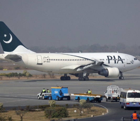 पैसों की तंगी से जूझ रहे पाकिस्तान को अब लगा करोड़ों का चूना