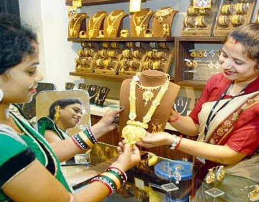 सोना-चांदी की कीमतों में आई भारी गिरावट, जानें क्या रहा आज का भाव