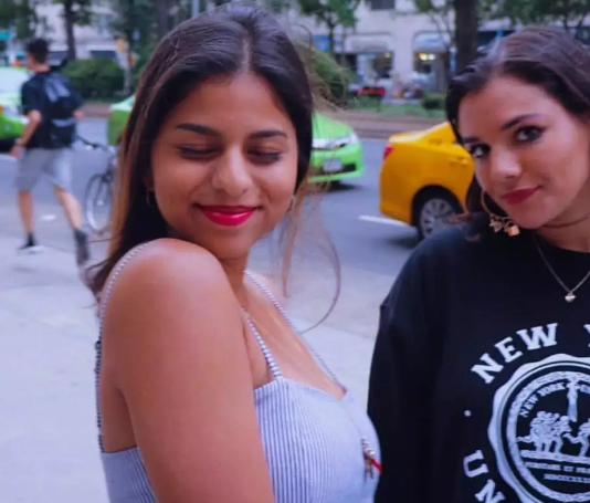 रोमांटिक मूड में दिखीं शाहरुख खान की बेटी सुहाना खान, PHOTO वायरल