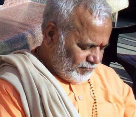 छात्रा से मालिश कराते स्वामी चिन्मयानंद का एक और वीडियो हुआ वायरल