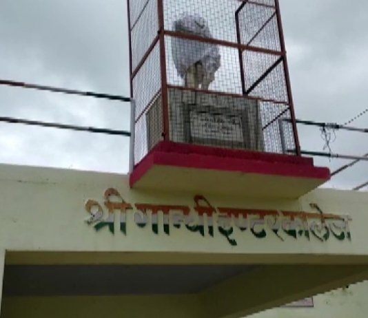 जालौन: आराजकतत्वों ने तोड़ी महात्मा गांधी की प्रतिमा, इलाके में मचा हड़कंप