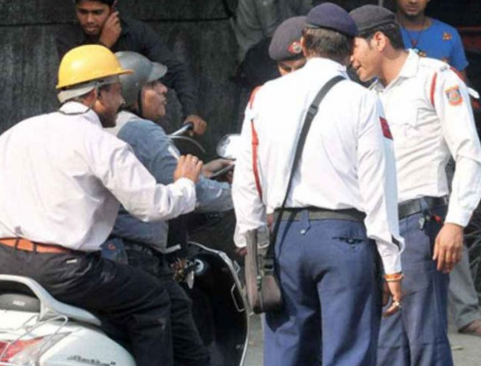 गुजरात की राह पर यूपी, आधा होगा ट्रैफिक नियम तोड़ने पर जुर्माना !