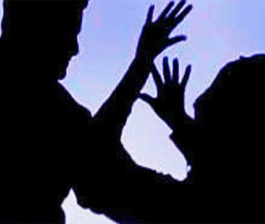 शराब पिलाने के बाद की अमेरिकी युवती से छेड़छाड़, आरोपी फरार