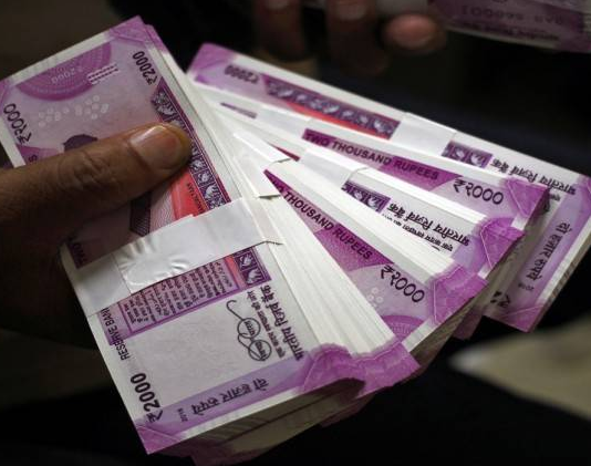 रोजाना सिर्फ 7 रुपए बचाकर पा सकते हैं 5 हजार की पेंशन, जानें इस योजना की खास बातें