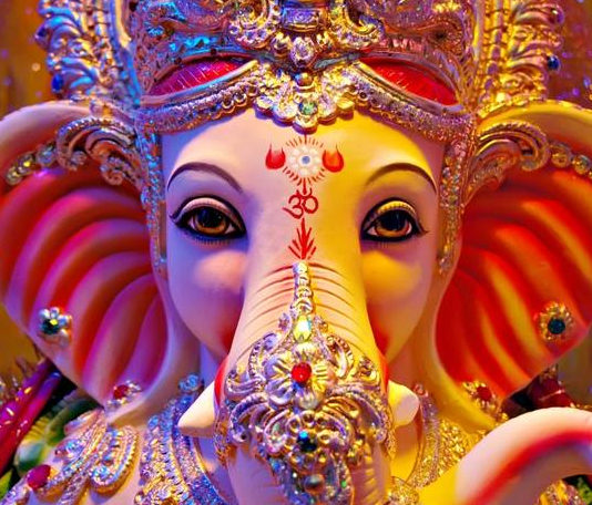 मुख्यमंत्री से लेकर सिनेमा दिग्गजों के घर हुआ बप्पा का आगमन, धूमधाम से हुई स्थापना