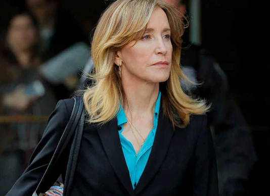 हॉलीवुड एक्ट्रेस को हुई जेल, रिश्वत देकर कराया था बेटी का एडमिशन