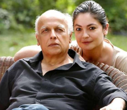 बेटी पूजा भट्ट को KISS करने के बाद मुसीबत में फंस गए थे महेश भट्ट, मिली थी जान से मारने की धमकी