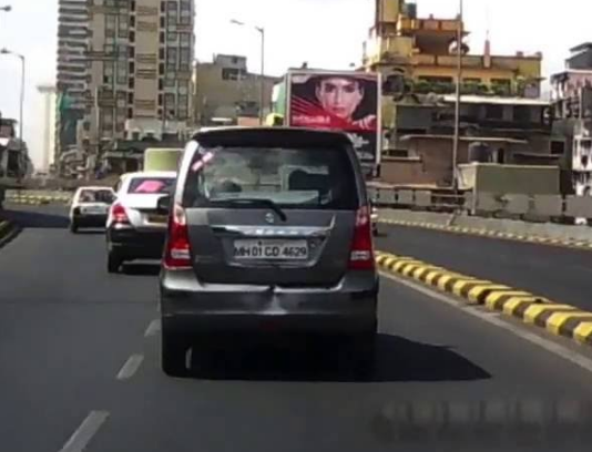 मुंबई की सड़के ऐसी की तेज रफ्तार में नहीं चला सकते हैं गाड़ी !