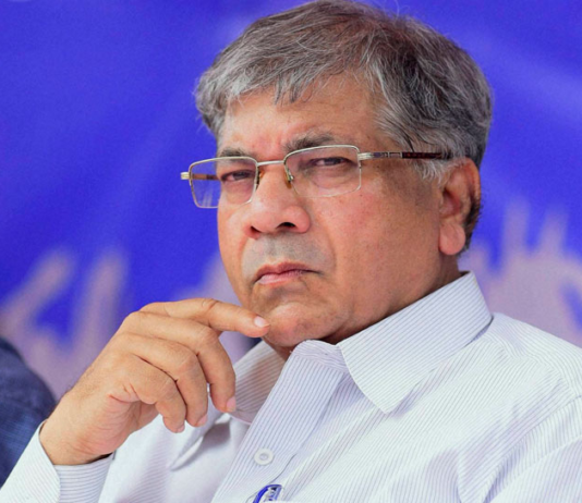 प्रकाश आंबेडकर ने ओवैसी की पार्टी से नाता तोड़ा, बताई कांग्रेस से गठबंधन न हो पाने की वजह