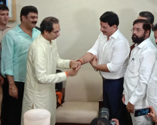 मुंबई: Pradeep Sharma शिवसेना में शामिल, यहां से लड़ सकते हैं चुनाव !