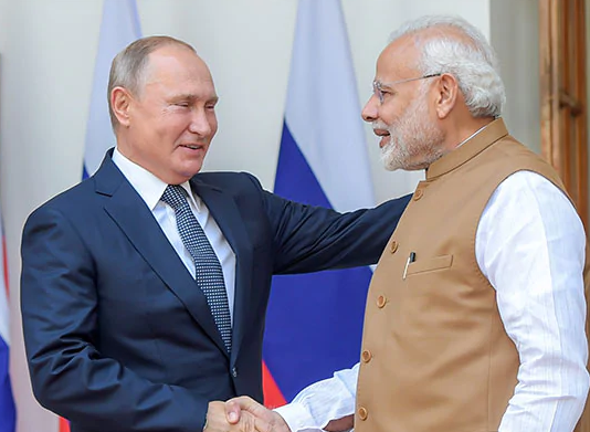 कैमरे में कैद हुई PM मोदी और पुतिन के दोस्ती की झलक, देखें ये Video