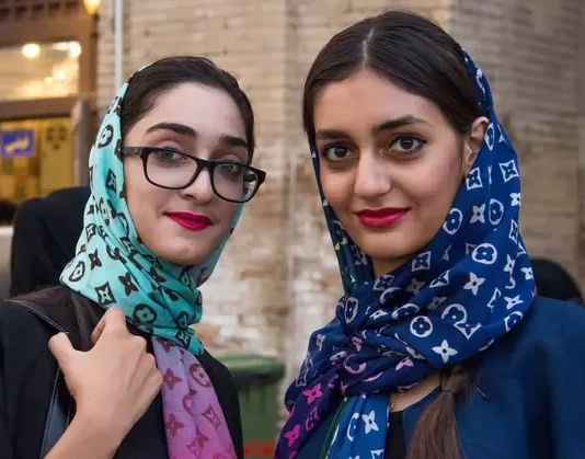 बुर्का पहनना बंद कर रही हैं Saudi Arab की महिलाएं !