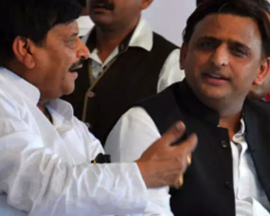 खतरे में शिवपाल यादव की विधायकी, सपा ने की सदस्यता समाप्त करने की मांग