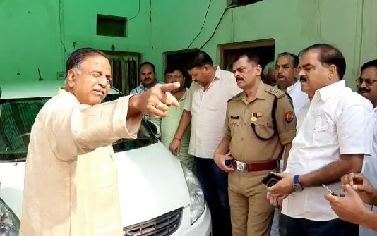 यूपी: बाइक सवार बदमाशों ने BJP नेता पर बरसाई गोलियां, बाल-बाल बचे