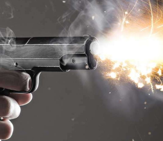 UP: वेतन की मांग कर रहे कर्मचारियों पर फैक्ट्री मालिक ने करवाई फायरिंग !