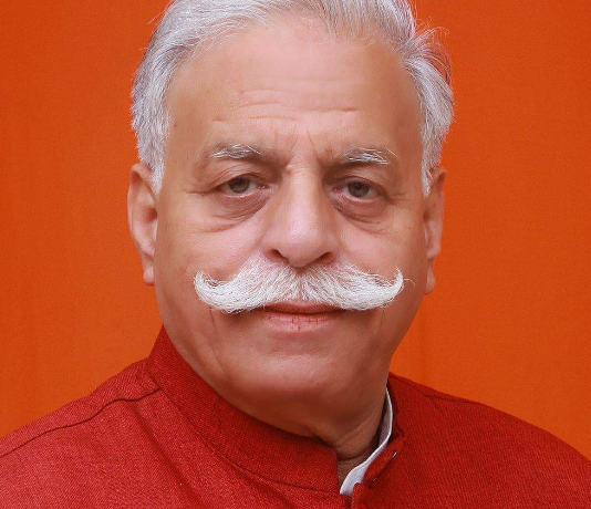 UP उपचुनाव रिजल्ट 2019: लखनऊ कैंट के BJP प्रत्याशी सुरेश तिवारी सबसे आगे, SP दूसरे नंबर पर