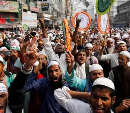हिंदू शख्स की एक पोस्ट से बंग्लादेश में उग्र प्रदर्शन, 4 की मौत 50 घायल