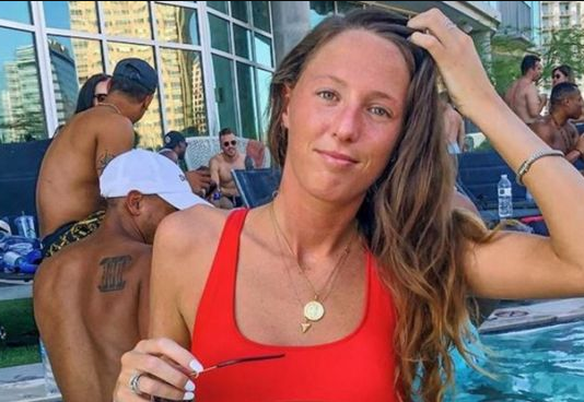 महिला को नहीं दी नौकरी तो सोशल मीडिया पर शेयर की बिकिनी PHOTOS