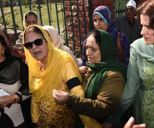 Article 370 हटाने के खिलाफ प्रदर्शन कर रहीं Farooq Abdullah की बेटी और बहन हिरासत में…