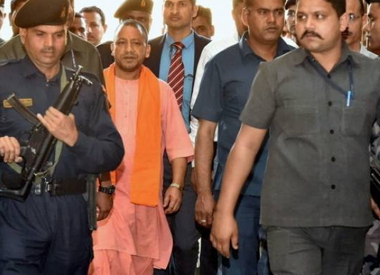 योगी सरकार ने 30 नवंबर तक रद्द की प्रशासनिक अफसरों की छुट्टियां !