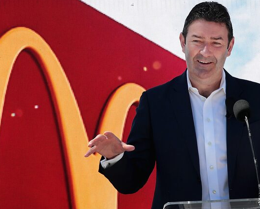 McDonald के CEO ने महिला कर्मचारी से बनाए संबंध, कंपनी ने लिया ये फैसला