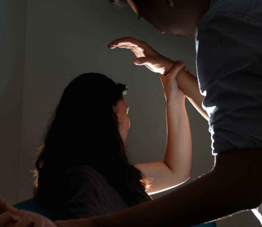 नाबालिग बेटी को बंधक बनाकर पिता ने 3 दिन तक किया दुष्कर्म