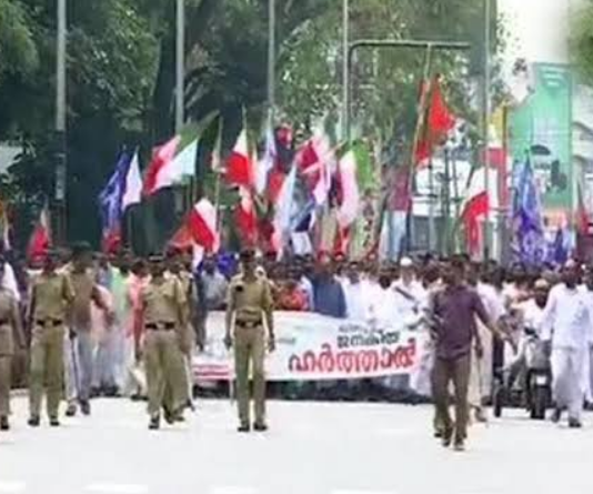 नागरिकता कानून के खिलाफ केरल में विरोध प्रदर्शन, 233 लोगों को पुलिस ने हिरासत में लिया