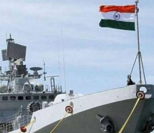 नौसैनिकों के स्मार्टफोन और फेसबुक इस्तेमाल करने पर लगा बैन, ये है वजह