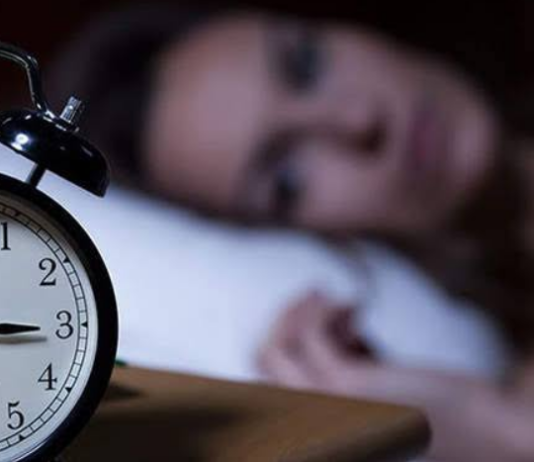अनिद्रा की समस्या से परेशान है देश का हर दूसरा इंसान, अपनायें ये टिप्स