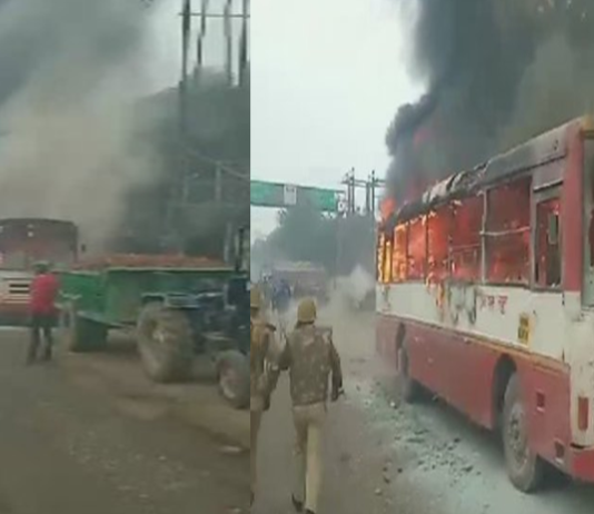 CAA Protest: प्रदर्शनकारियों ने लखनऊ में पुलिस चौकी तो संभल में सरकारी बस फूंकी !