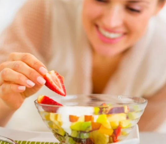 बढ़ती उम्र में स्वस्थ रहने के लिए अपनी डाइट में शामिल करें ये चीजें