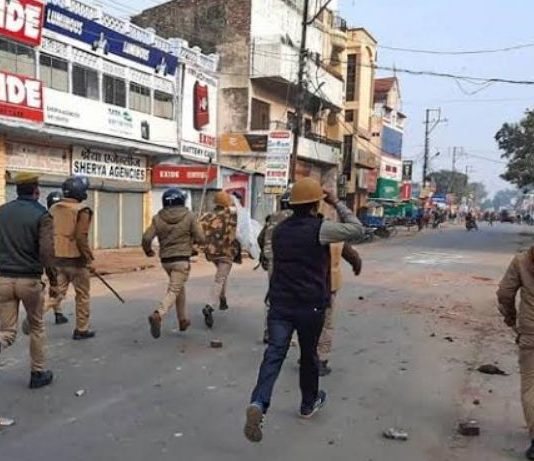 CAA पर विरोध प्रदर्शन को देखते हुए यूपी में हाई अलर्ट, 21 जिलों में Internet बंद