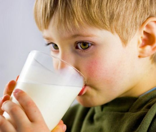 बच्चों को पिलाएं बादाम वाला दूध, यादाश्त के साथ-साथ तेज होगा दिमाग