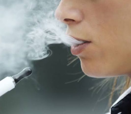 Smoking करने वालों से रहें दूर नहीं तो आपको हो जाएगी ये जानलेवा बीमारी, अध्ययन में खुलासा