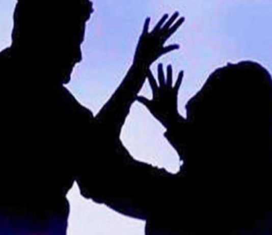 नोएडा: 5 बेटियों के पिता ने बेटा न होने पर पत्नी को घर से निकाला, फिर…