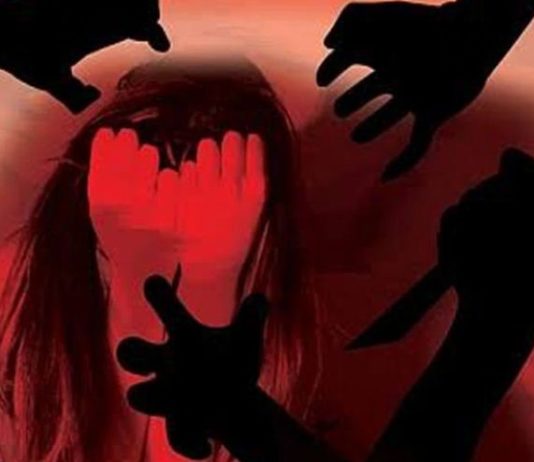 घर छोड़ने के बहाने दोस्तों ने किया किशोरी से गैंगरेप, घरवालों को बताई आप-बीती