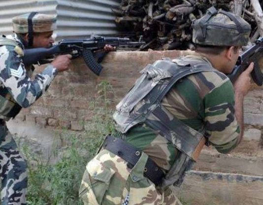 जम्मू-कश्मीर: घाटी में CRPF पोस्ट पर बड़ा हमला, 3 आतंकी ढेर