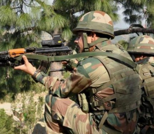 J&K: पाकिस्तान ने फिर की नापाक हरकत दागे गोले, सेना के दो पोर्टर शहीद, 3 घायल