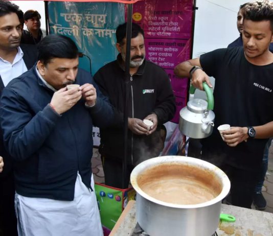 दिल्ली चुनाव 2020: आम आदमी पार्टी के समर्थन में उतरा हैदराबाद का MBA चायवाला !