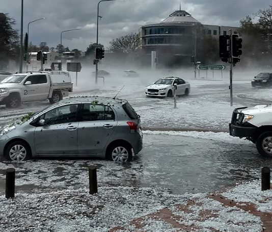 ऑस्ट्रेलिया में भीषण आग के बाद, आंधी तूफान और ओलावृष्टि ने कहर, अलर्ट जारी